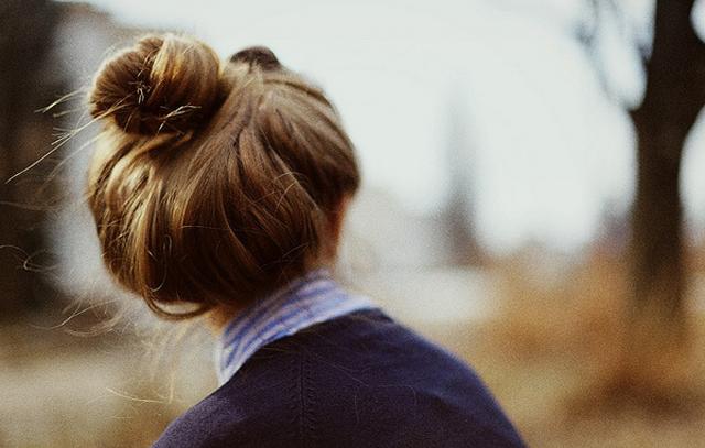 Как сделать красивый пучок на голове? Как сделать красивый пучок на голове?