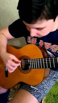 Как научиться играть на гитаре?