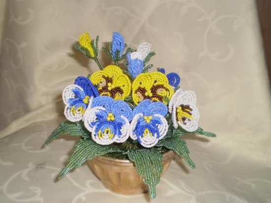 Плетение анютиных глазок из бисера