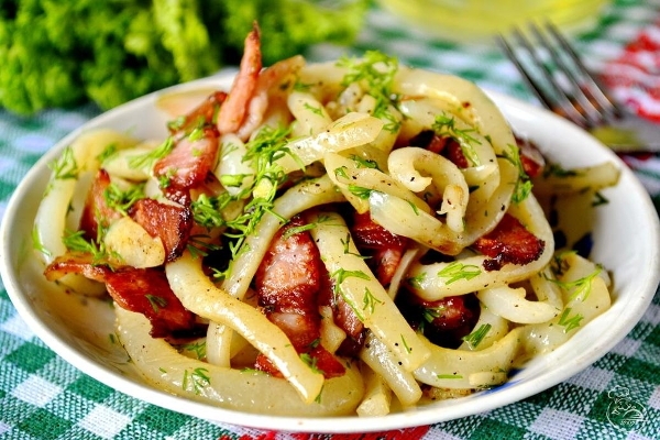 Жареные кальмары с чесноком