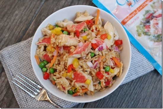 Вкусный салат с крабовым мясом и гавайской смесью