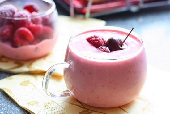 Густой малиновый кисель на молоке