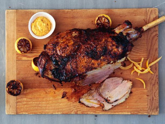 Голень индейки в духовке с кисло-сладким соусом