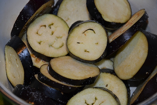 Баклажаны можно замораживать не только в свежем виде, но и жареными, пареными, отваренными