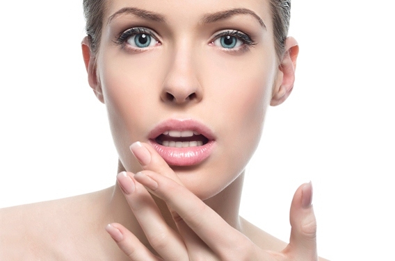 Обветрились губы: что делать?