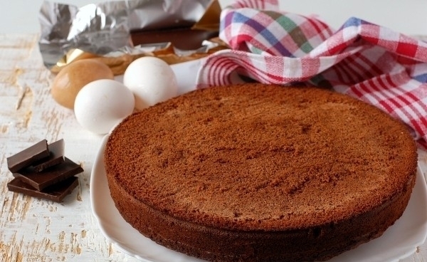 Шоколадный бисквит: рецепт в мультиварке