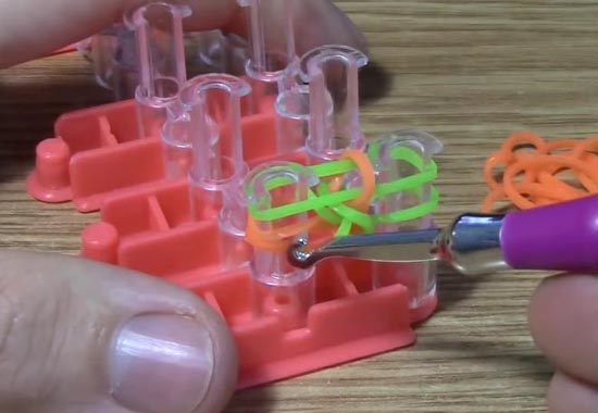 Как сделать браслет французская коса на специальном станке?