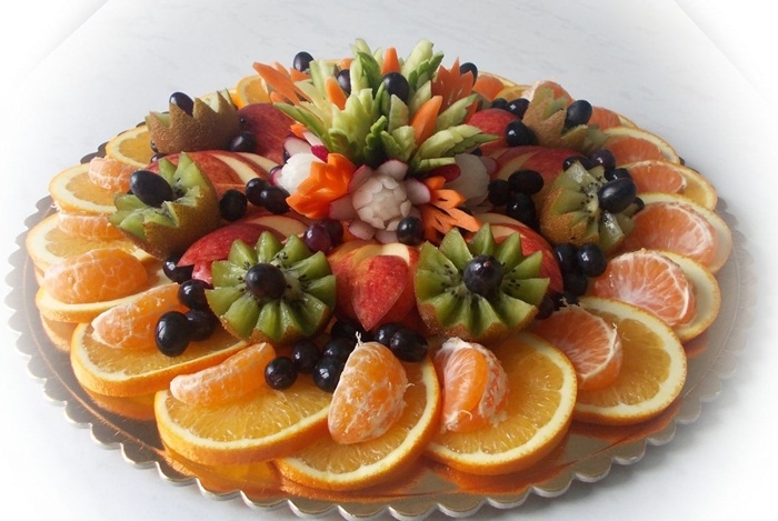 Нарезка фруктов на праздничный стол