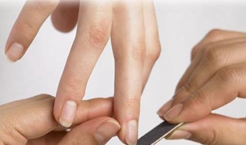 повреждение ногтей при маникюре