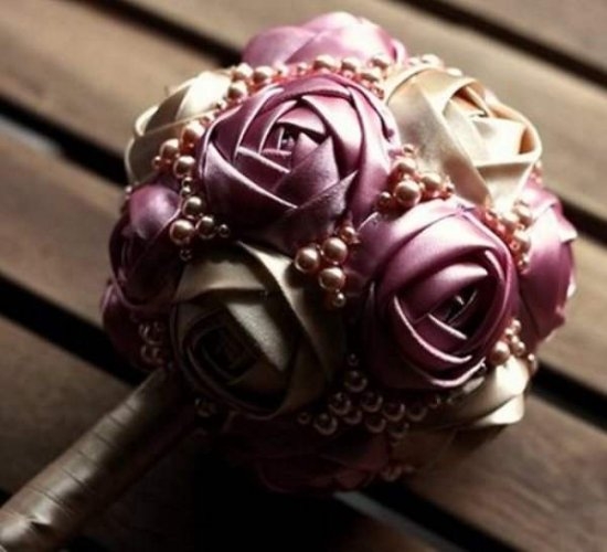 Букет к 8 Марта из атласных лент