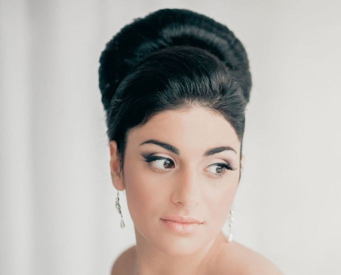 Как сделать прически 60-х годов?