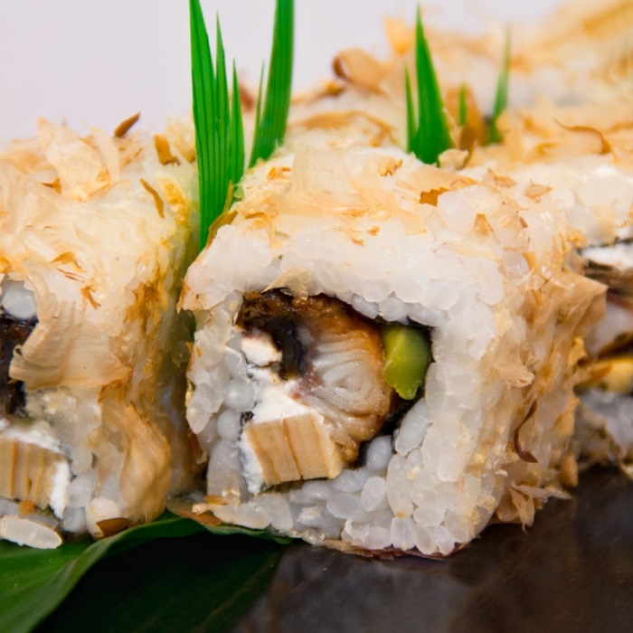 Начинка для роллов из омлета и копчёного угря