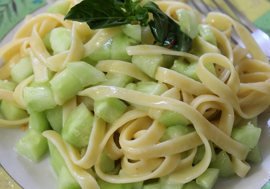 Макароны с огурцами