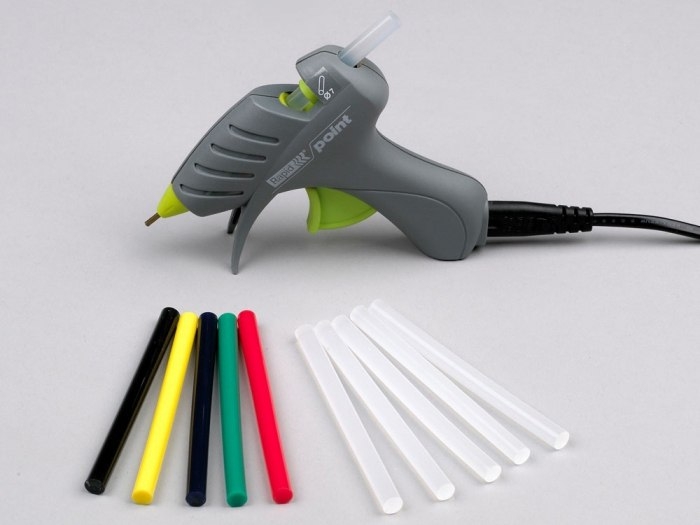 клеевой пистолет для рукоделия?