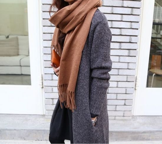 Как красиво повязать палантин на пальто?