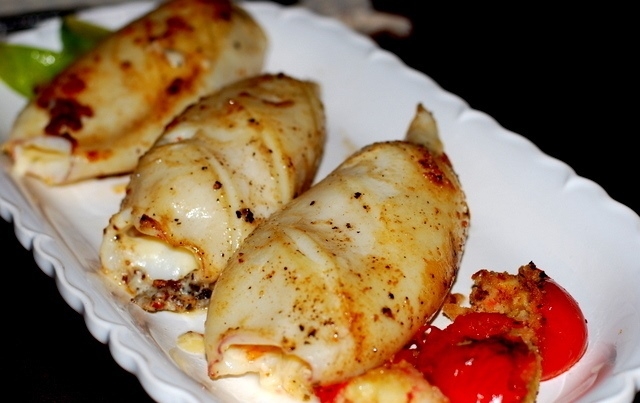 Кальмары, фаршированные сыром