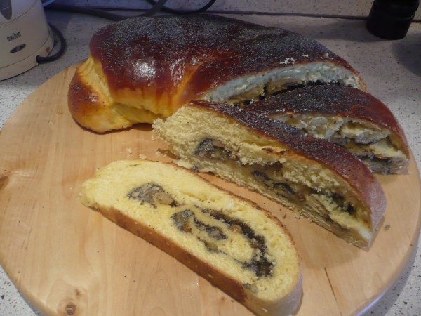 Как испечь рулет из венского теста?