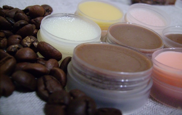 В чем особенности бальзама для губ своими руками?