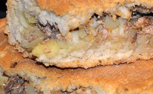 Пирог из сайры с картофелем и морковью