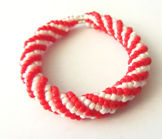 Как сделать браслет-жгут из бисера?