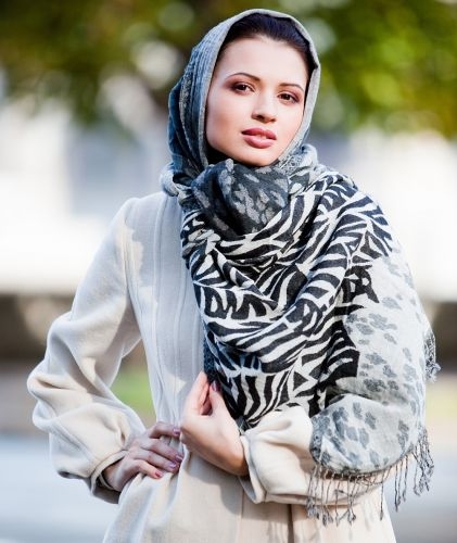 Как носить палантин на голове?