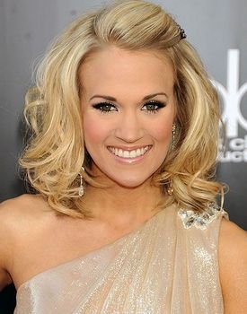 Как сделать кудри на средние волосы?