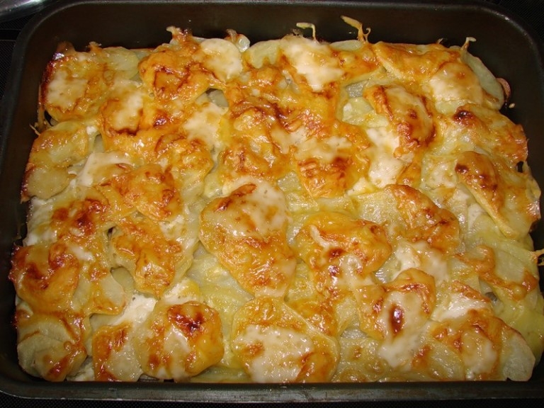 Мясо по-французски с ананасами