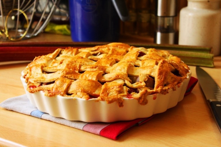 Выпечка и десерты с ревенем