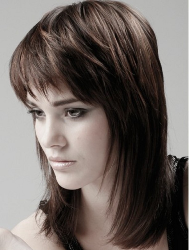 Стрижка каскад на средние волосы