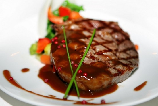 Свиной стейк на гриле: классика жанра