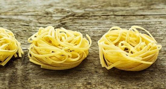 Макаронные изделия в форме птичьих гнездышек