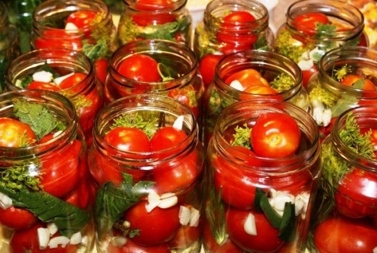 Помидоры в томатном соке по-бразильски