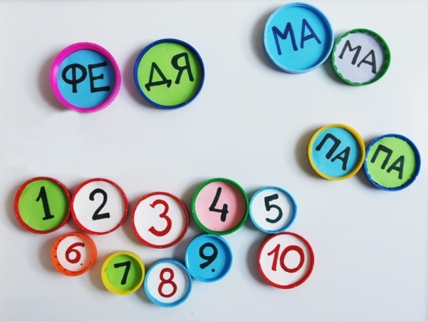 Магниты из пластиковых пробок