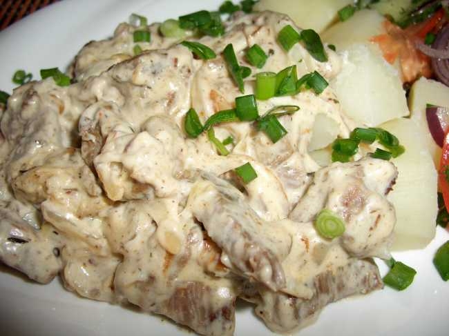 Бефстроганов в молочном соусе