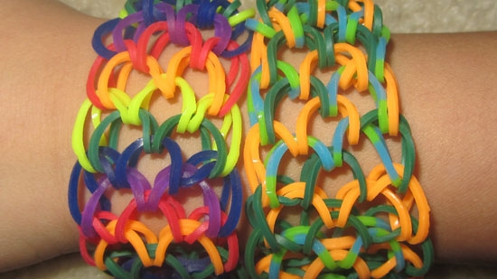 Браслет из резинок чешуя дракона на пальцах