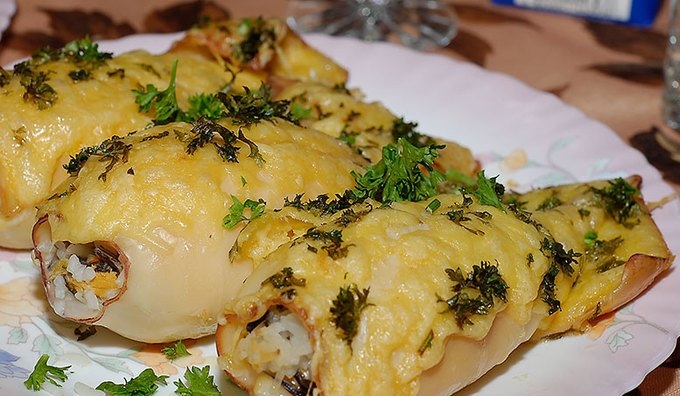 Кальмары, фаршированные рисом