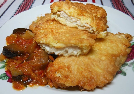 Отбивные из куриной грудки в кляре