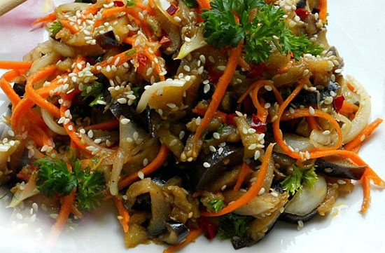 Оригинальная закуска из баклажанов, приготовленных по-корейски