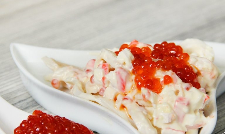 Салат с красной икрой: рецепт