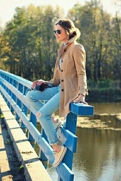 Бежевое пальто: модные образы