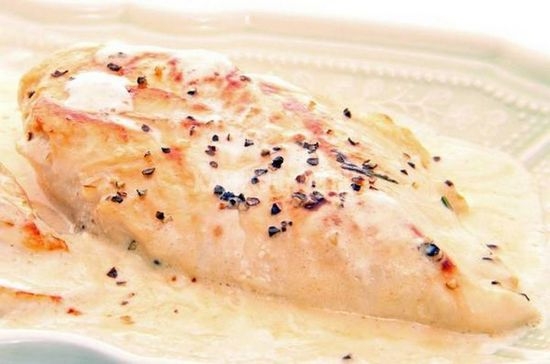 Куриное филе в сметанном соусе в мультиварке