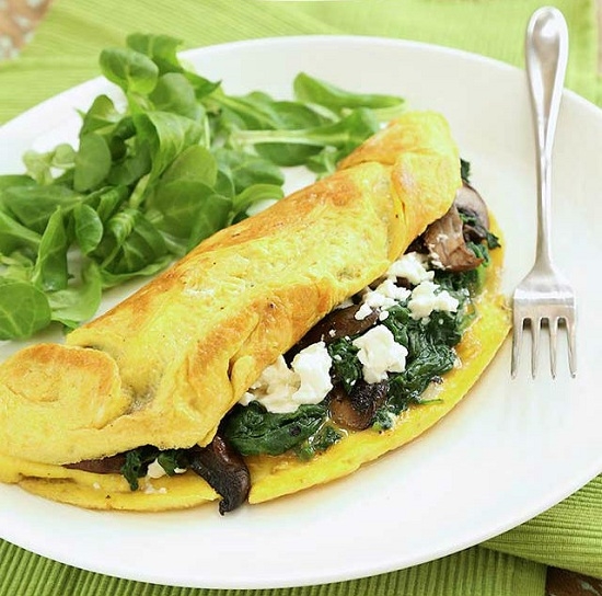 Омлет с грибами и сыром Фета