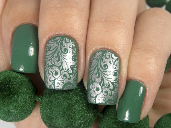 Стемпинг для ногтей: особенности процедуры