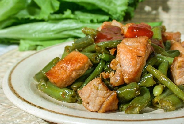 Что приготовить из стручковой фасоли и куриного мяса?