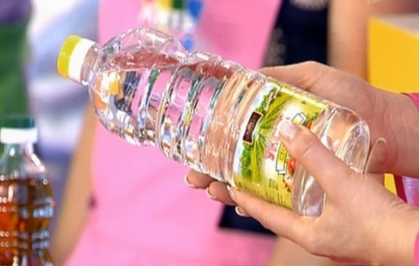 Как отмыть микроволновку внутри уксусом?