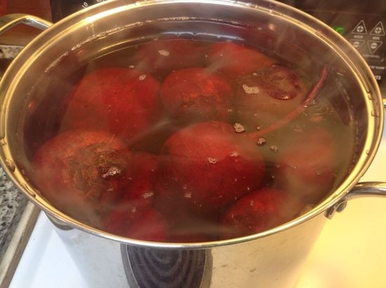 свекла в кастрюле