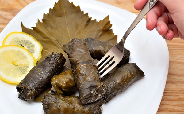 Долма из виноградных листьев