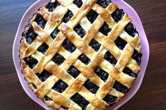 Пирог из песочного теста с вареньем