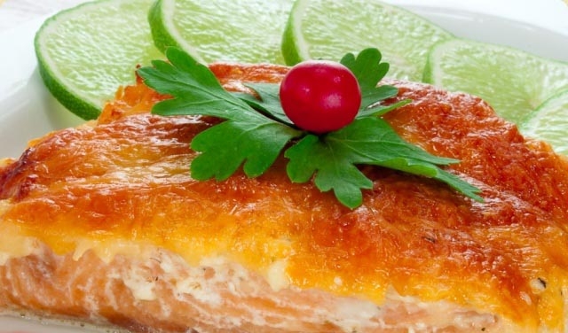 Праздничный стол на 8 марта для прекрасных дам - Горбуша с сыром