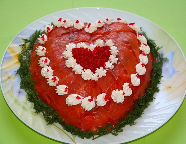 Как украсить салат оригинально?